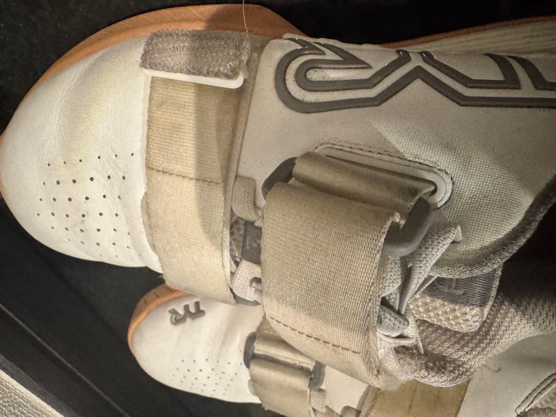 1*0様 TYR L-1 リフター 23.8cm 白×ガム ウエイトリフティング