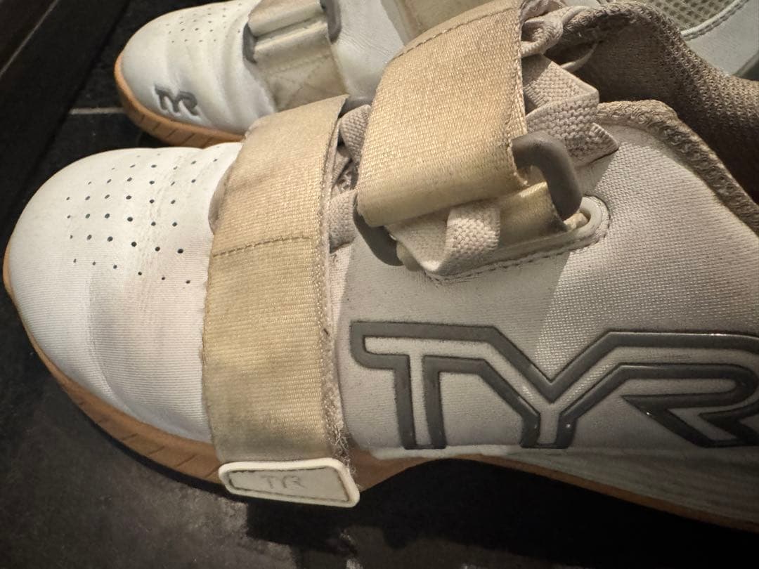 1*0様 TYR L-1 リフター 23.8cm 白×ガム ウエイトリフティング