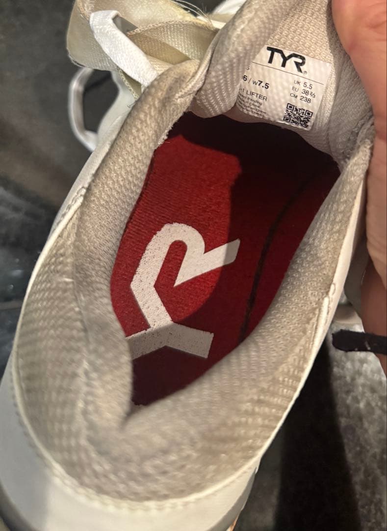 1*0様 TYR L-1 リフター 23.8cm 白×ガム ウエイトリフティング