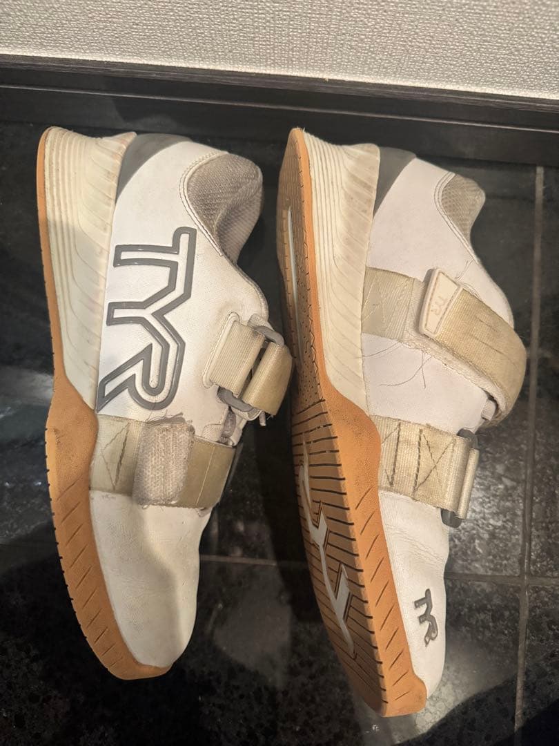 1*0様 TYR L-1 リフター 23.8cm 白×ガム ウエイトリフティング