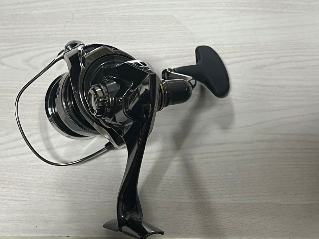 10月24日までの出品ツインパワーC3000MHG シマノ スピニングリール