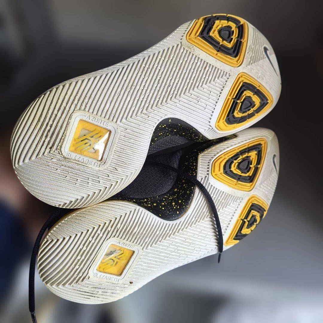 Nike バスケットボールシューズ カイリー３