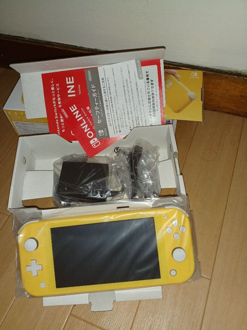 【新品未使用】任天堂 Switch Lite 2台セット　(コ一ラル&イエロー)