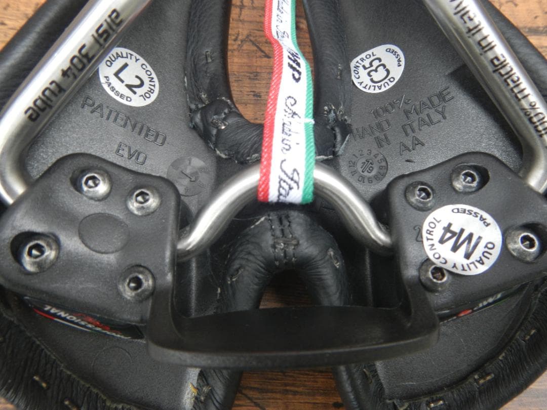 SELLE SMP EVOLUTION サドル エボリューション ピスト