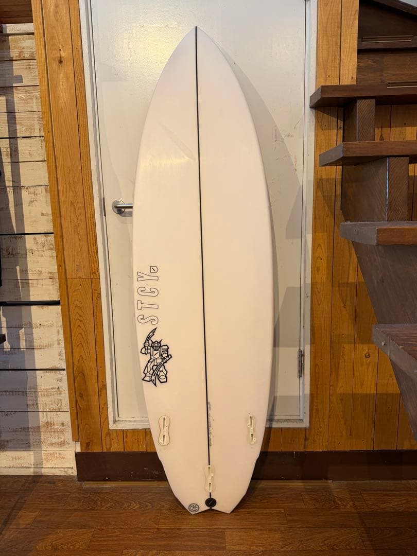 STCY(ステーシーサーフボード)ショートボード　ザ・ローチ　フィン付