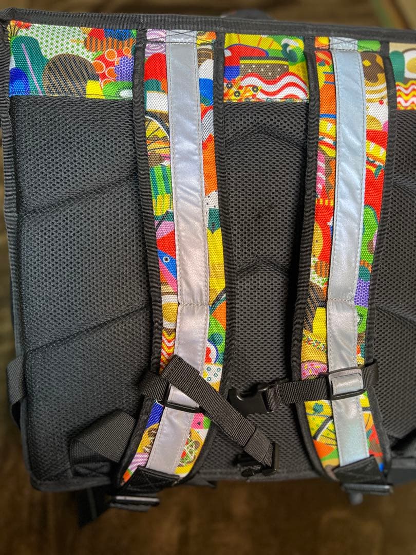 【新品未使用】Uber Eats 海外アーティストモデル 配達用バッグ