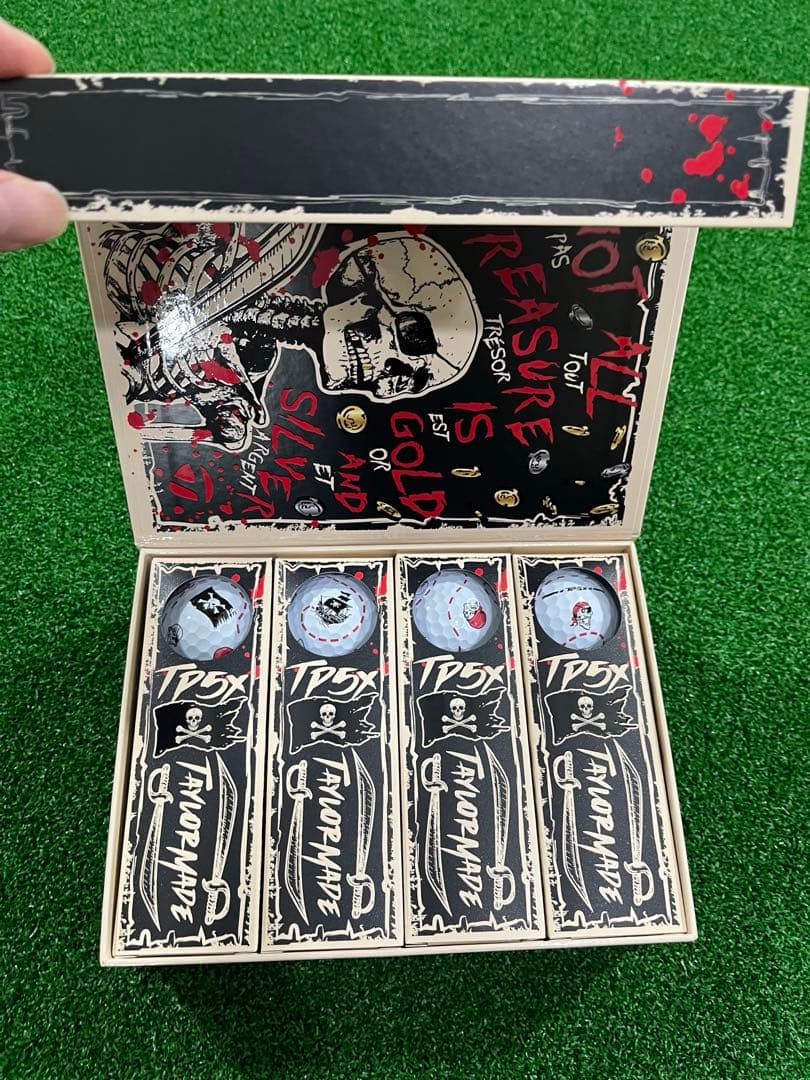 テーラーメイド限定品「TP5X PIX™ PIRATES」ボール　1ダース