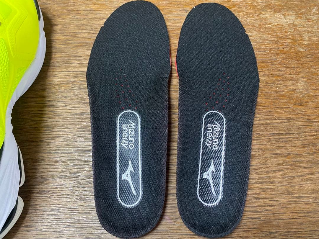 美品 MIZUNO WAVE LIGHTNING 25.0cm