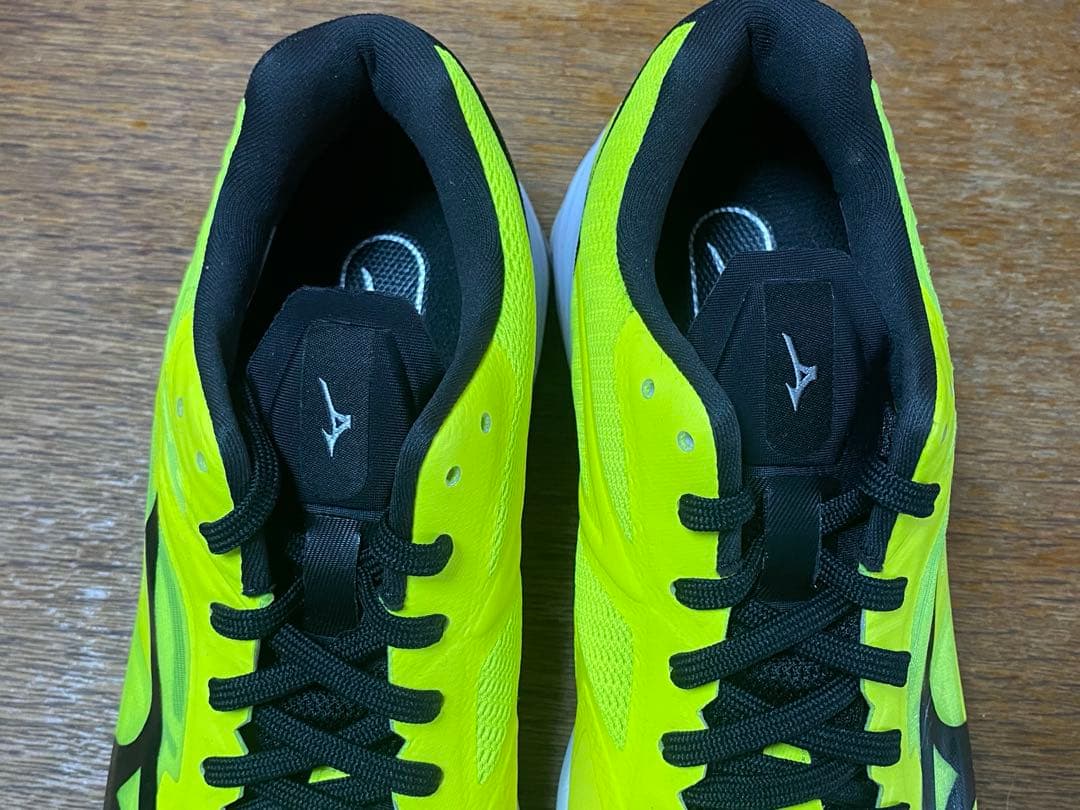 美品 MIZUNO WAVE LIGHTNING 25.0cm