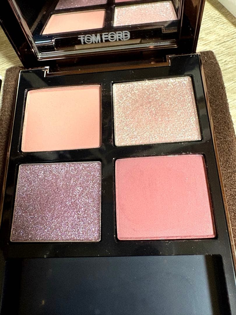 【箱付き美品】TOM FORD アイカラークォード　メタリックモーブ