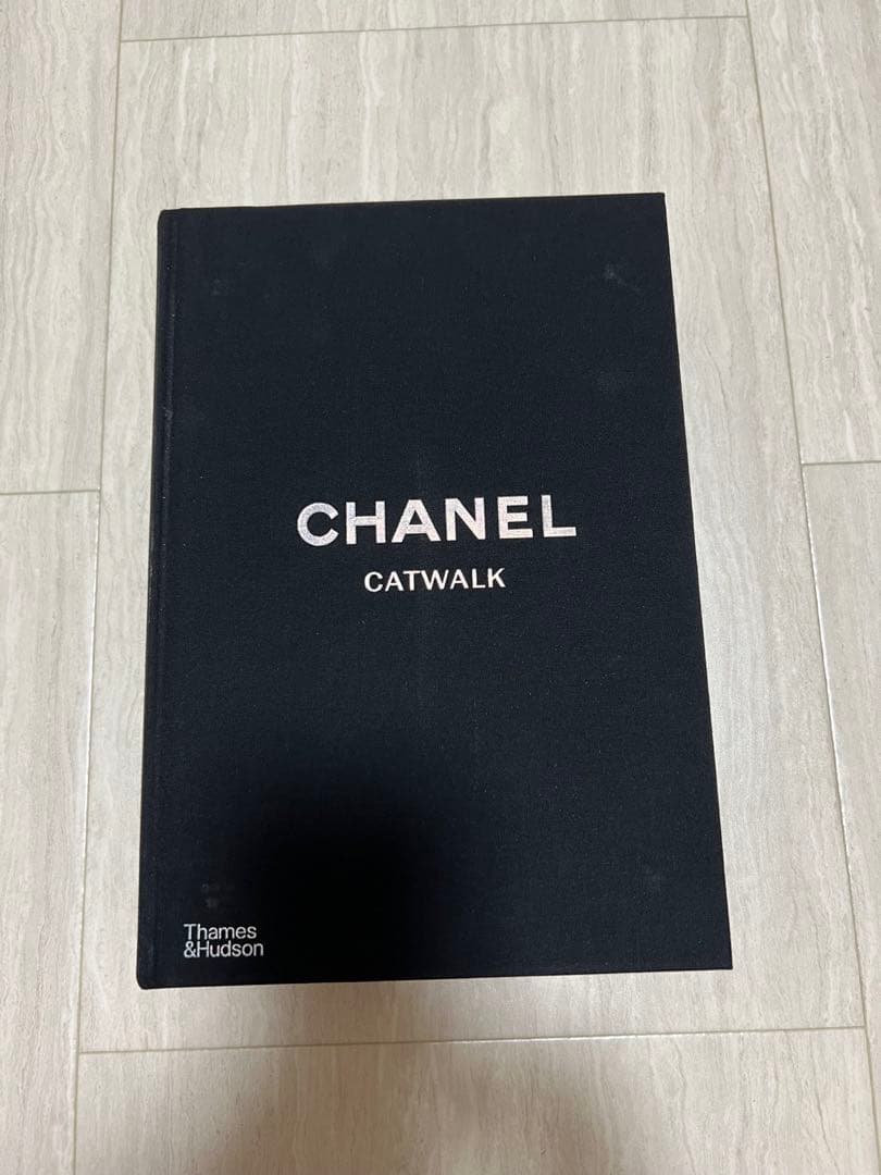 CHANEL CATWALK シャネル　本　インテリア
