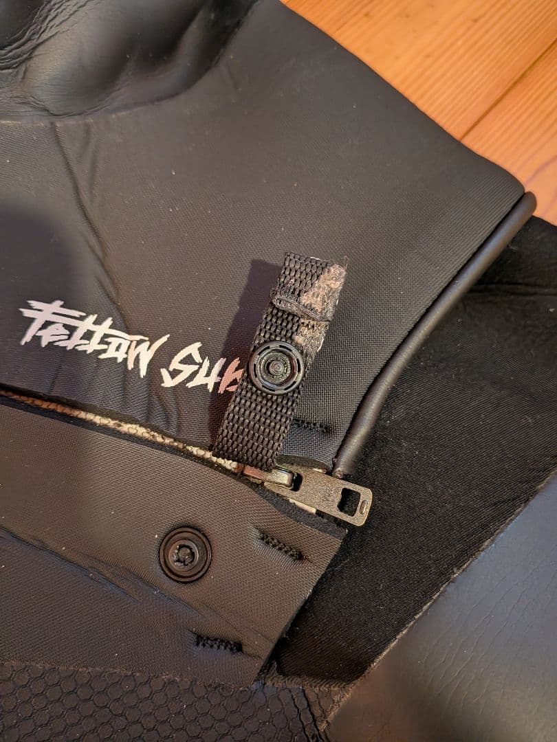 ブラックドライスーツ 背面ファスナー付き