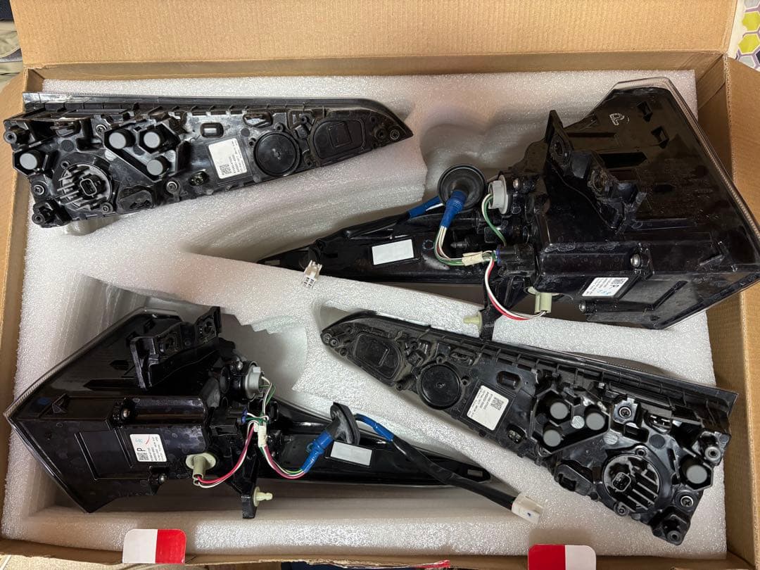 プリウス50前期純正品　テールライト