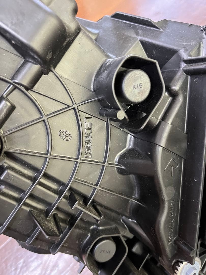 クラウンクロスオーバー（AZSH35/TZSH35型） 純正LEDヘッドライト