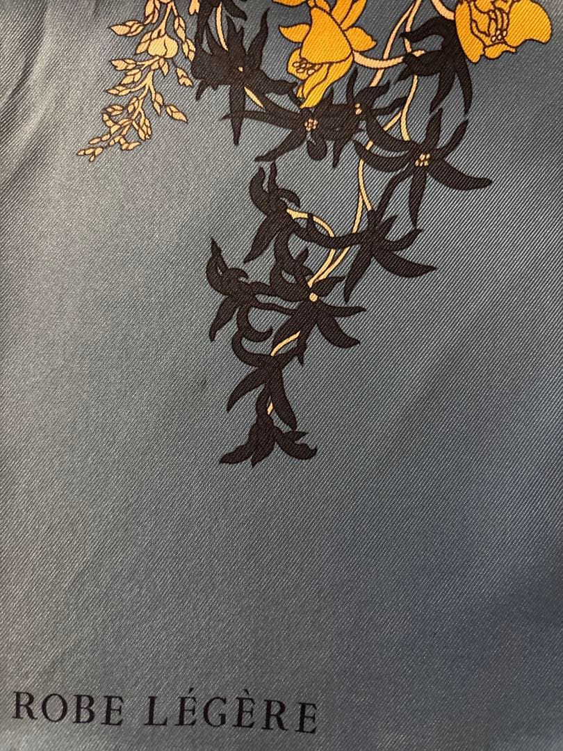 エルメス　カレ90 ROBE LÉGÈRE 花柄スカーフ