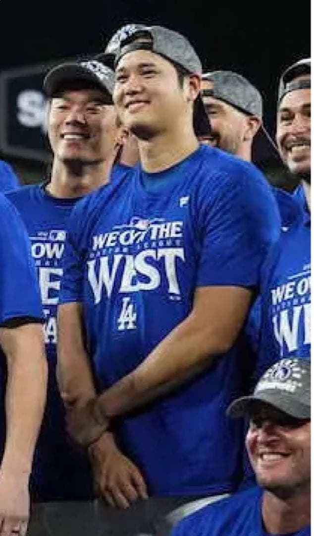 104　大谷翔平ドジャース　地区優勝記念Tシャツ　M