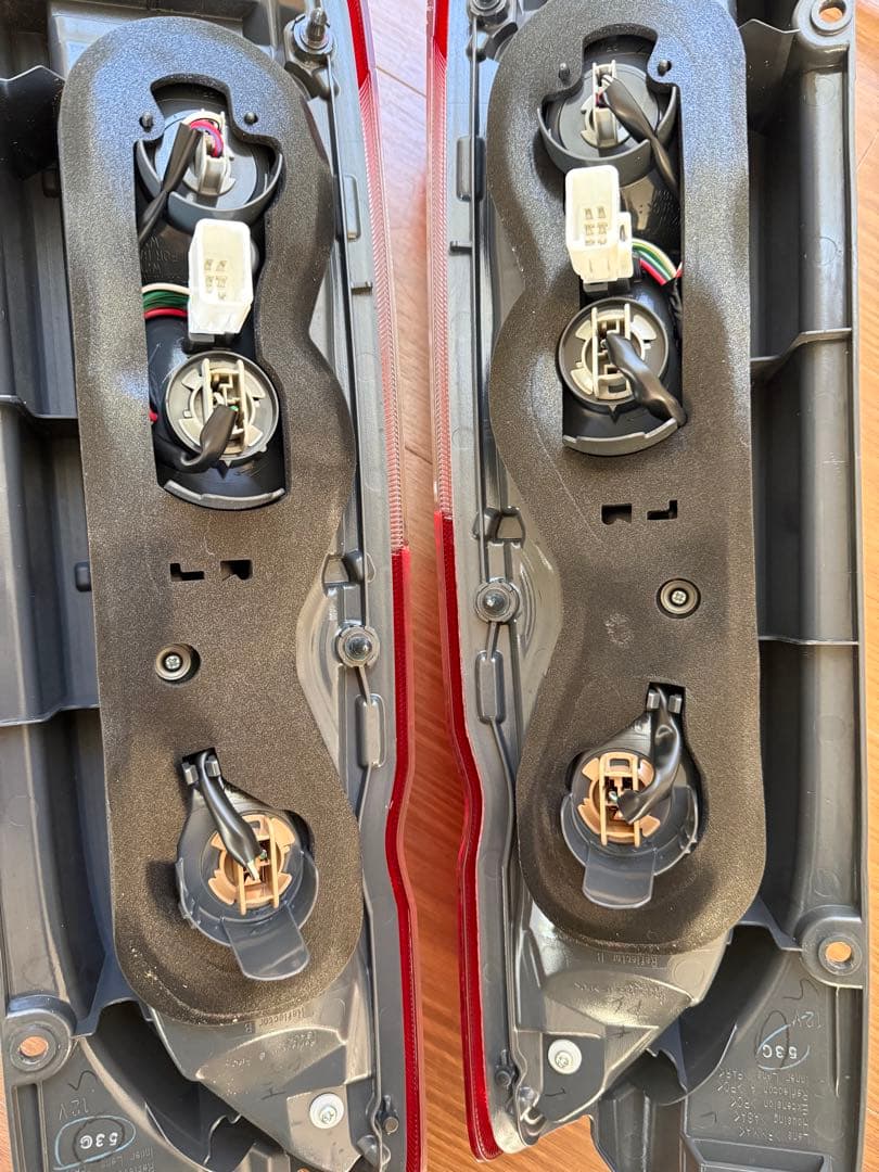 ハイエース　純正テールランプ　新車外し　2025年　8型