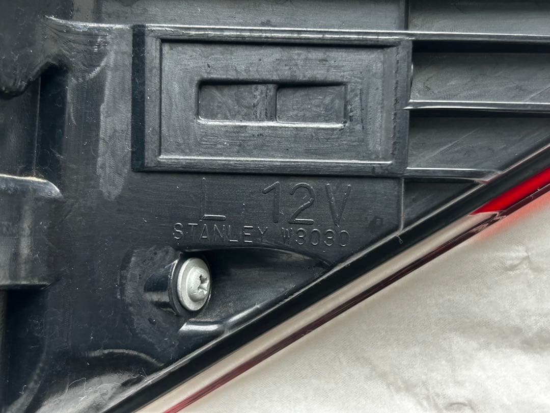 クラウンハイブリッド　アスリート　後期左テールランプ