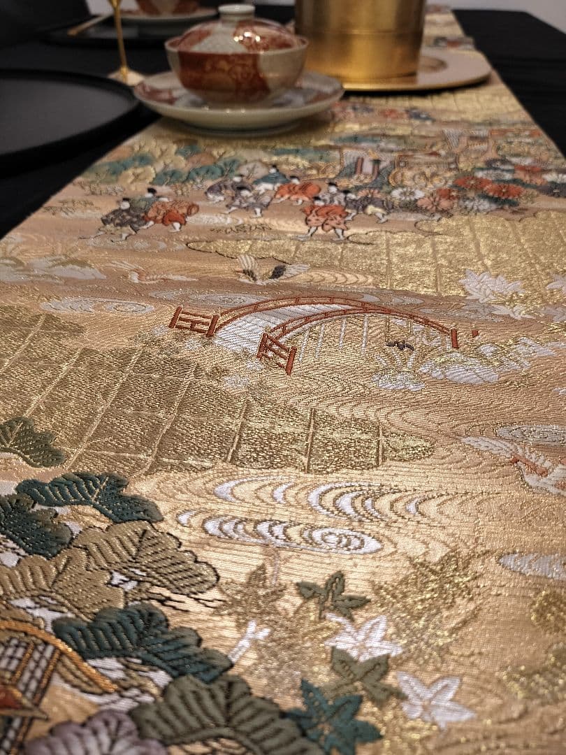といぷー　A678★逸品‼️豪華刺繍‼️テーブルランナー2m12cm