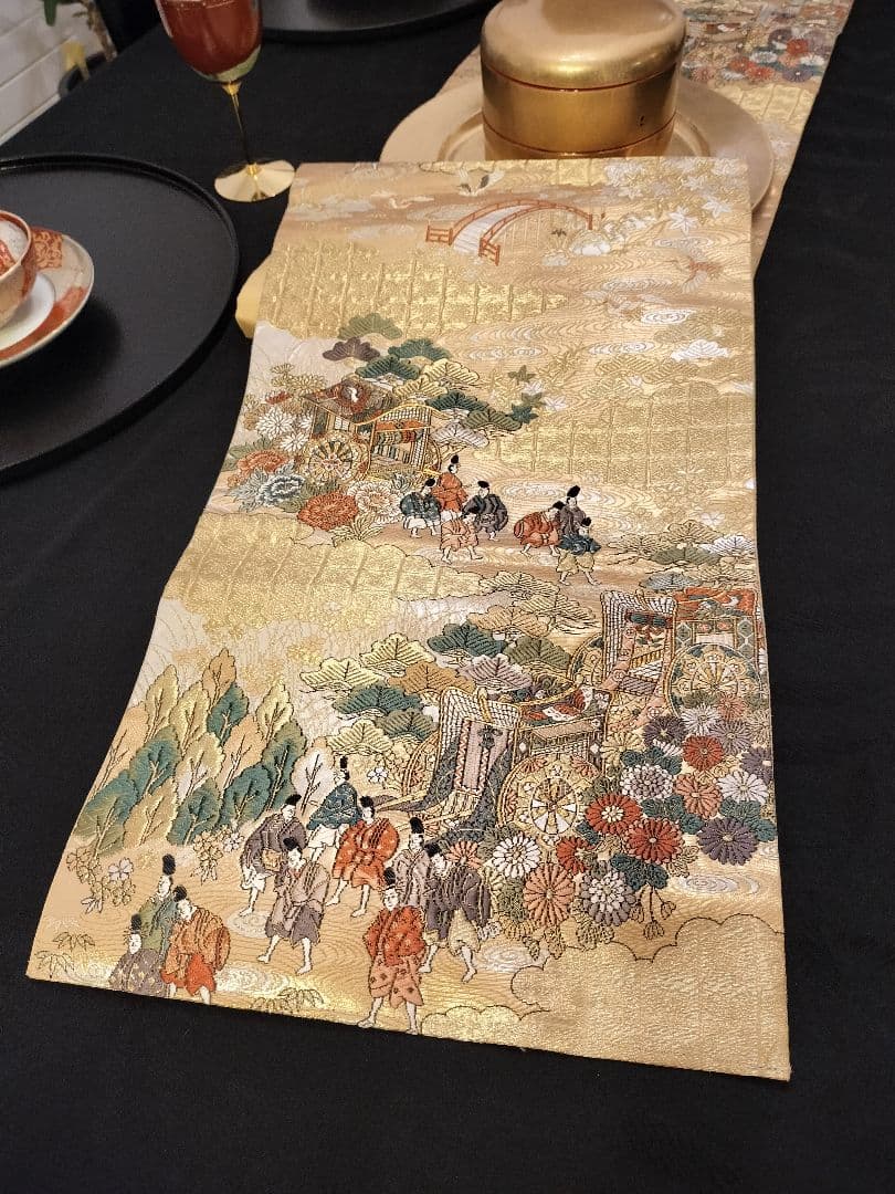 といぷー　A678★逸品‼️豪華刺繍‼️テーブルランナー2m12cm