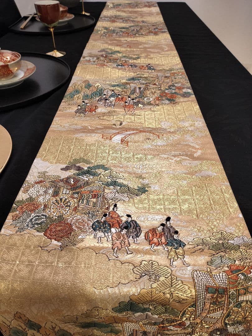 といぷー　A678★逸品‼️豪華刺繍‼️テーブルランナー2m12cm