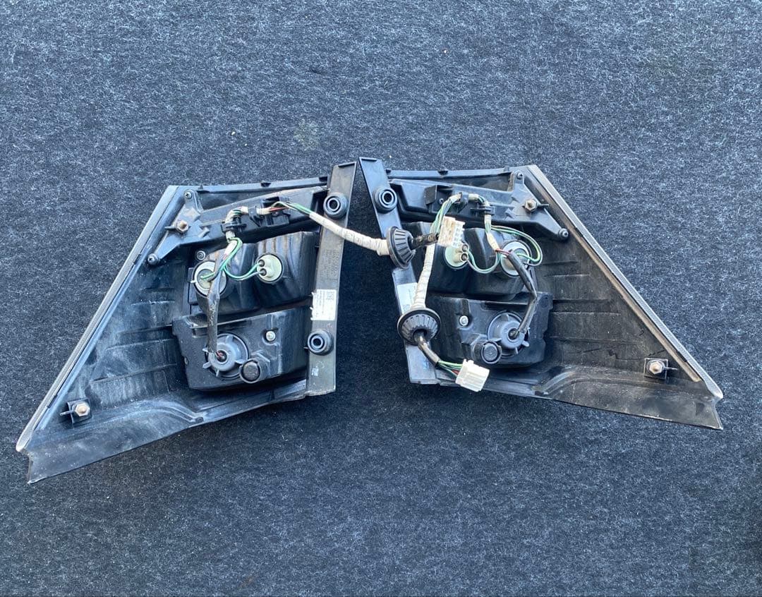 ホンダ フリード GB3/GB4 純正 LEDテールランプ 左右セット