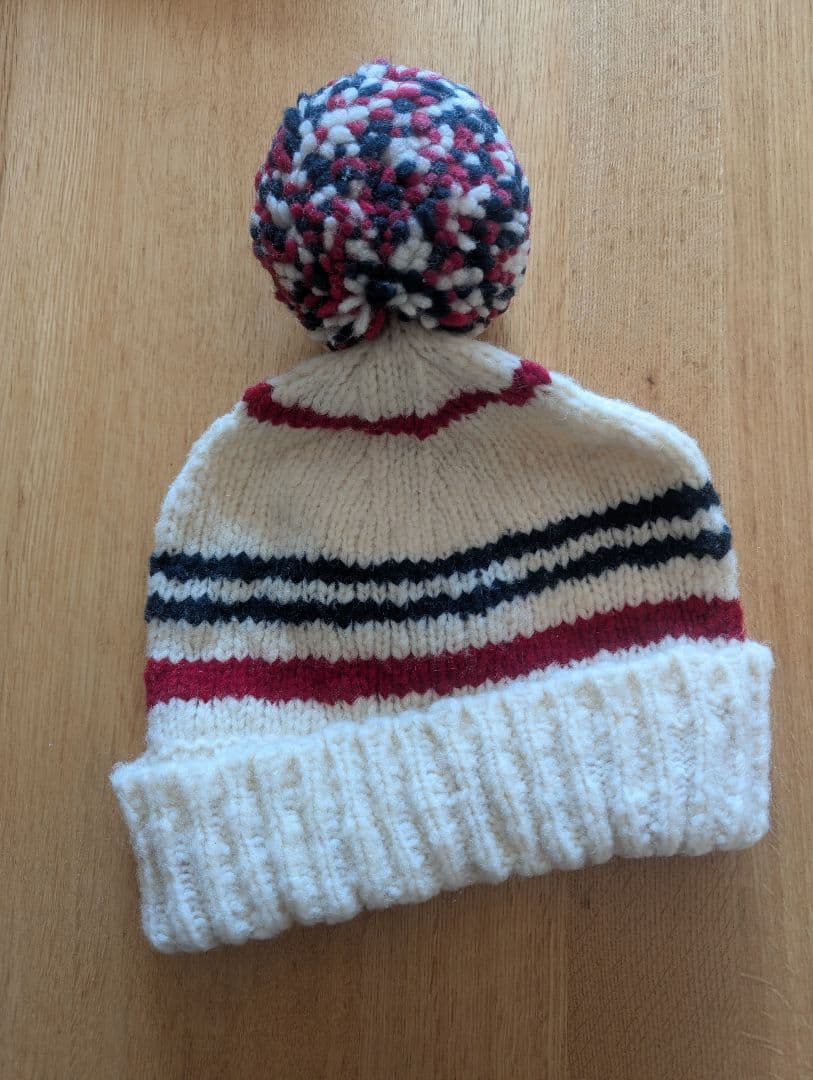 モンクレール　MONCLER ポンポン付き　ニット帽