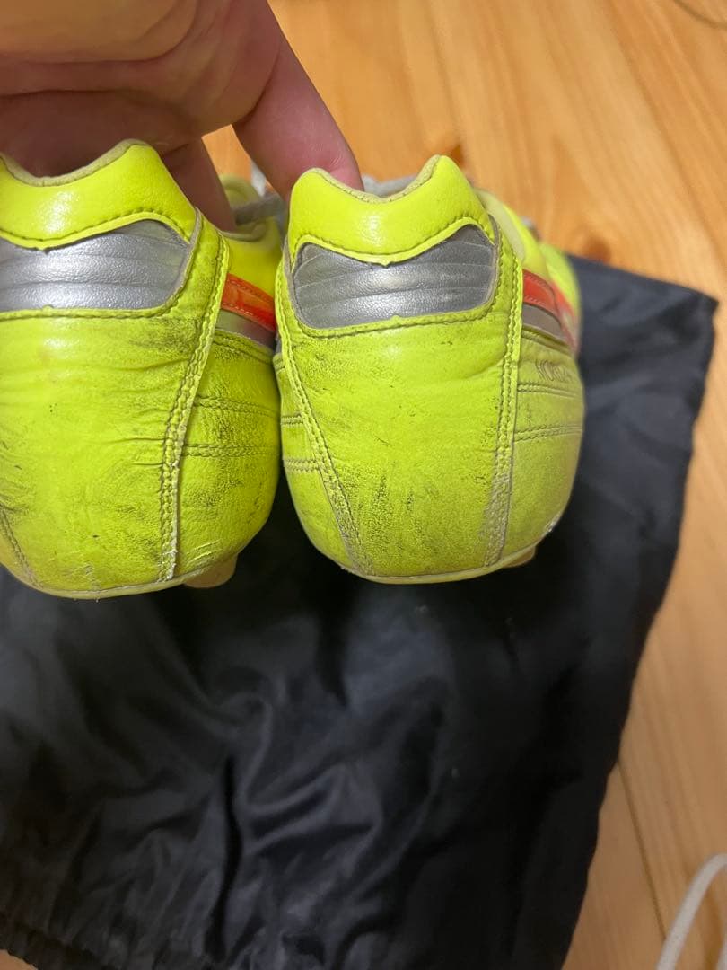 Mizuno サッカースパイク イエロー/レッド