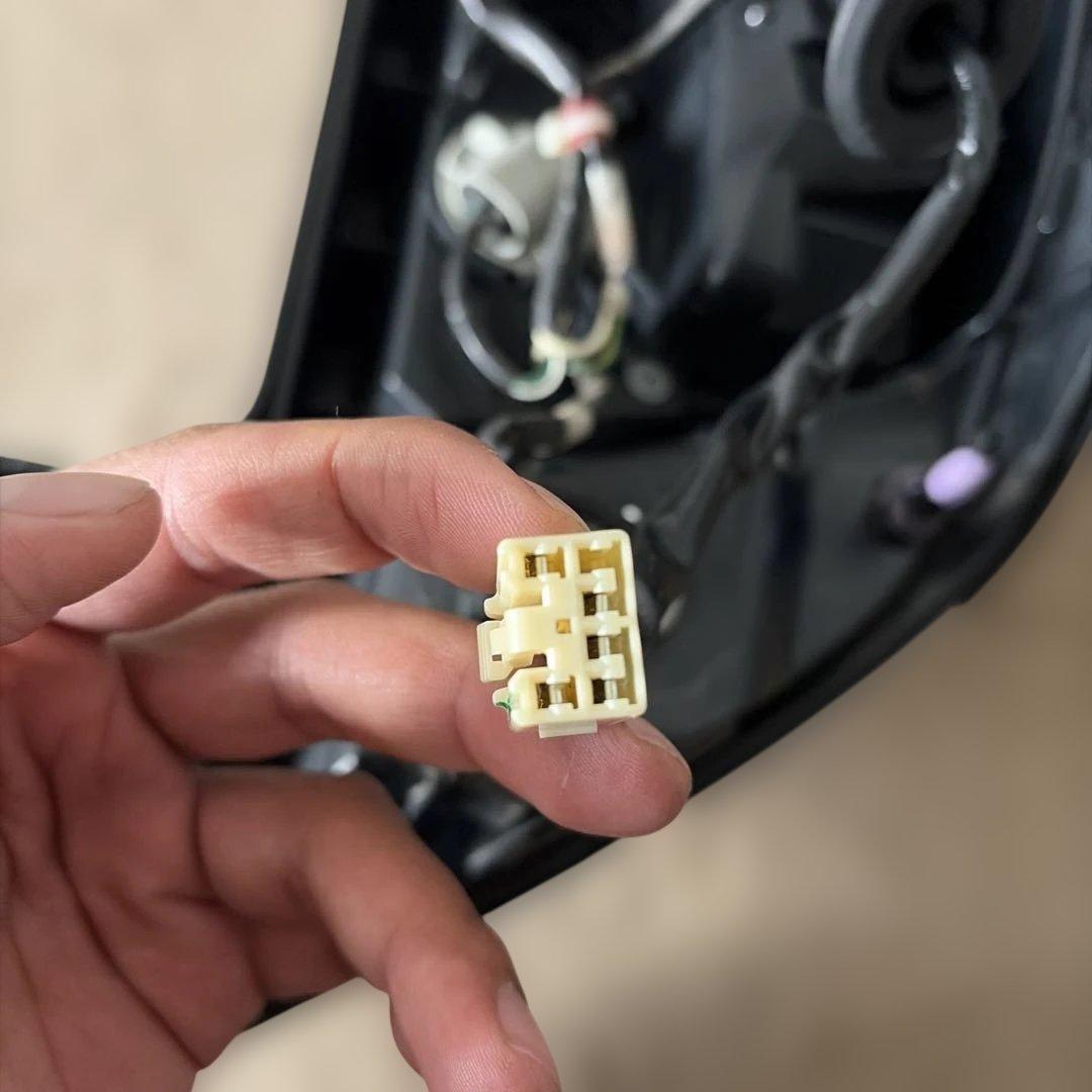 アクア NHP10 左テールライト