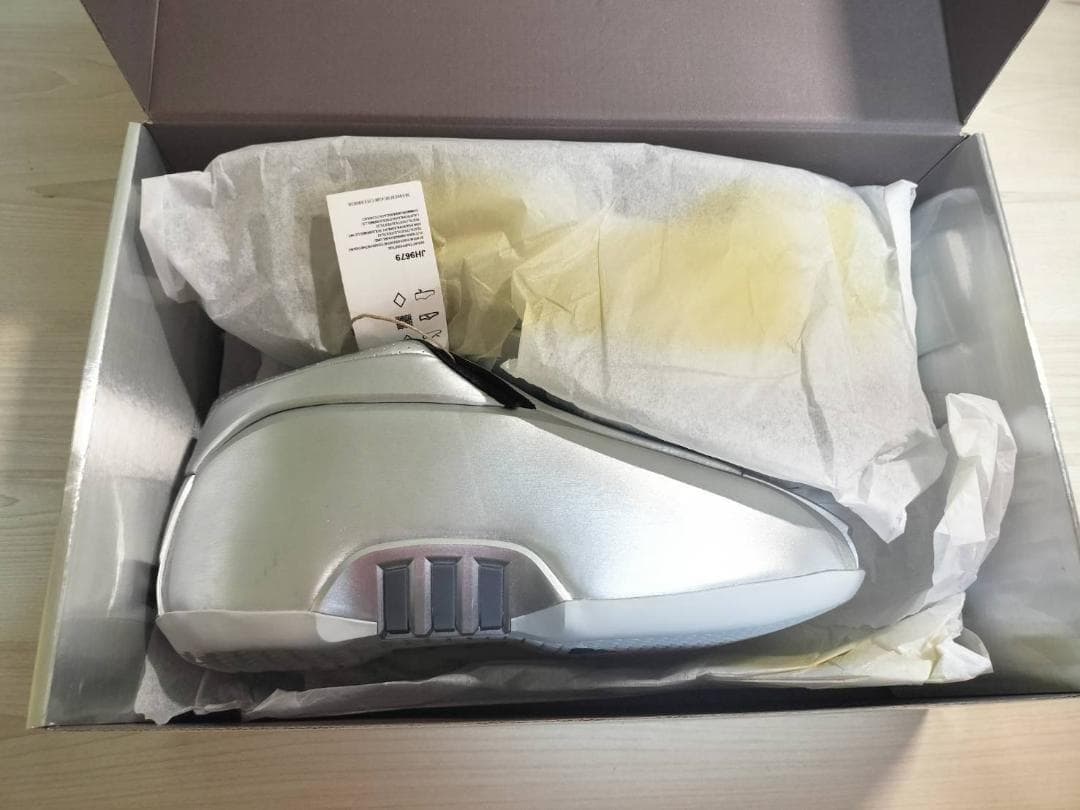 新品 アディダス　CRAZY 2 メタリック　スニーカー　２５．０cm