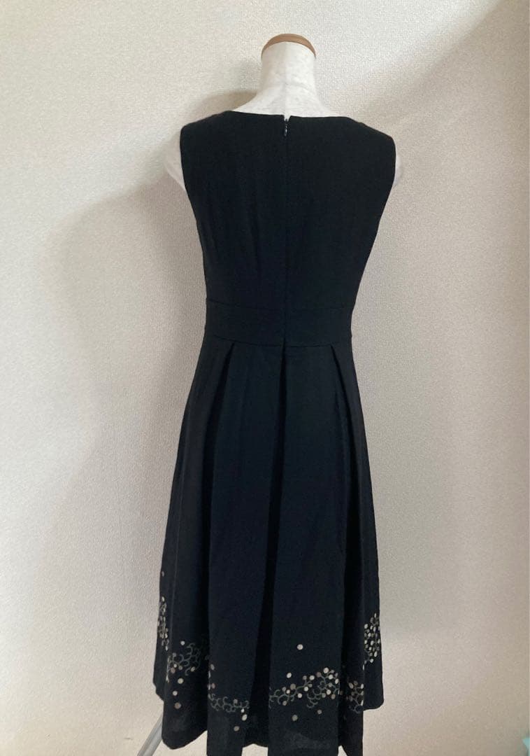 美品希少Sybillaシビラ上品刺繍ロングワンピース毛M ブラック系細身