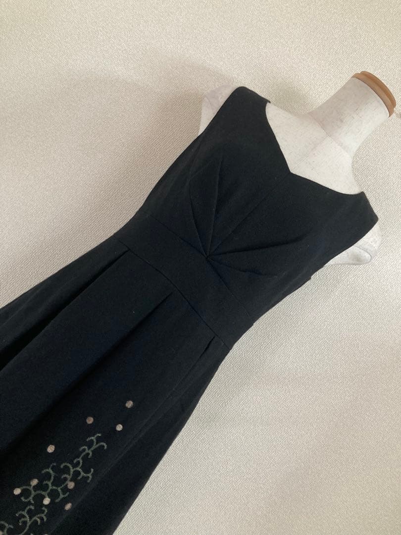 美品希少Sybillaシビラ上品刺繍ロングワンピース毛M ブラック系細身
