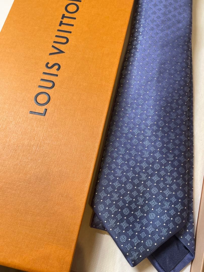 【専用】LOUIS VUITTON ブルー系 ドットネクタイ