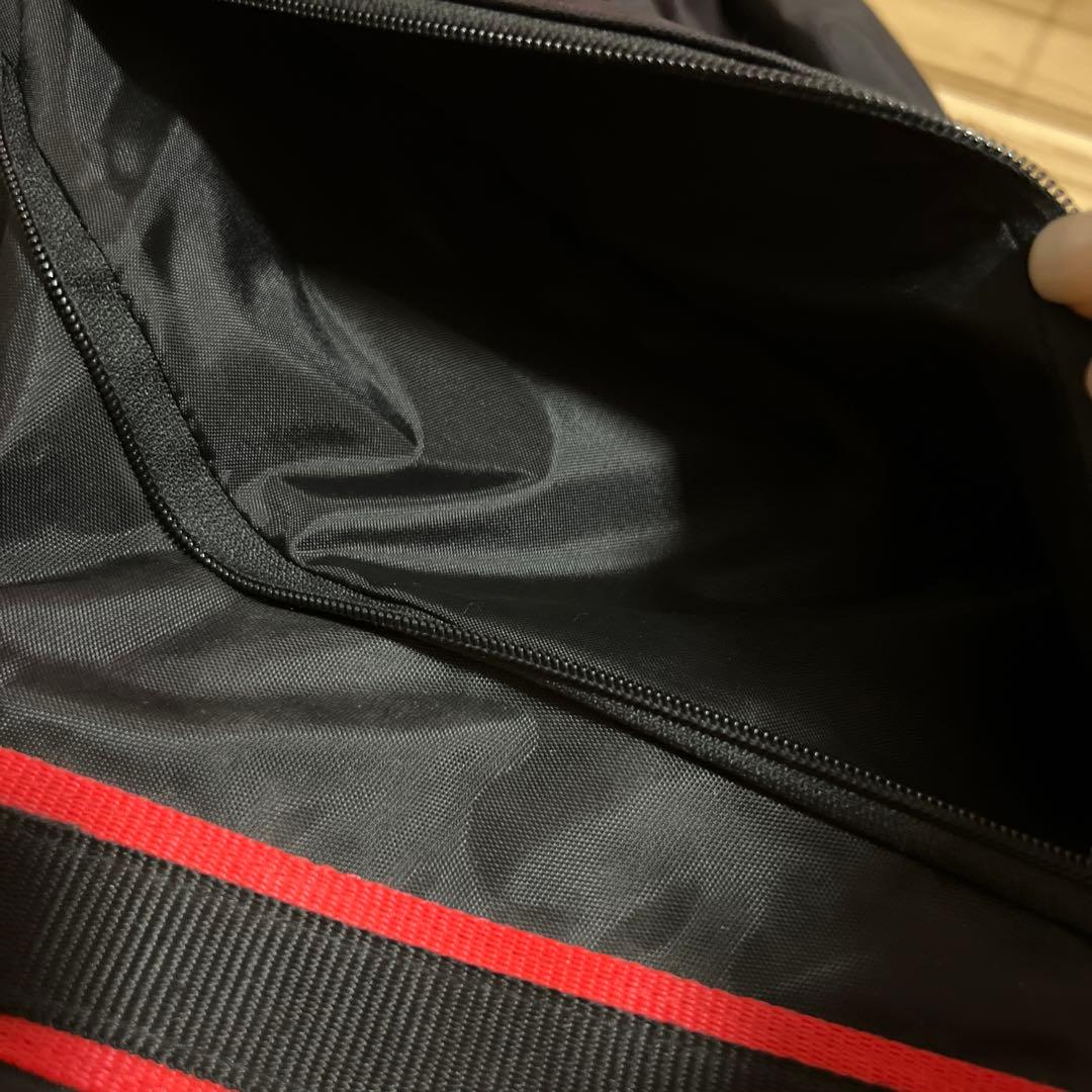 バドミントン ラケットバッグ② YONEX赤×黒 桃田サイン入 折らずに発送可能