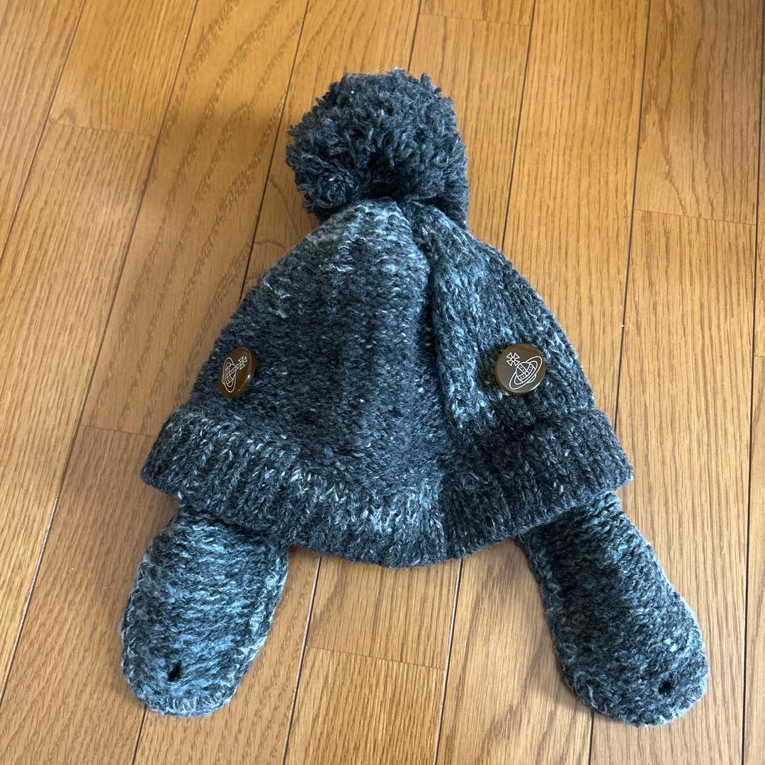 ヴィヴィアンウエストウッド　グレーポンポン付きニット帽