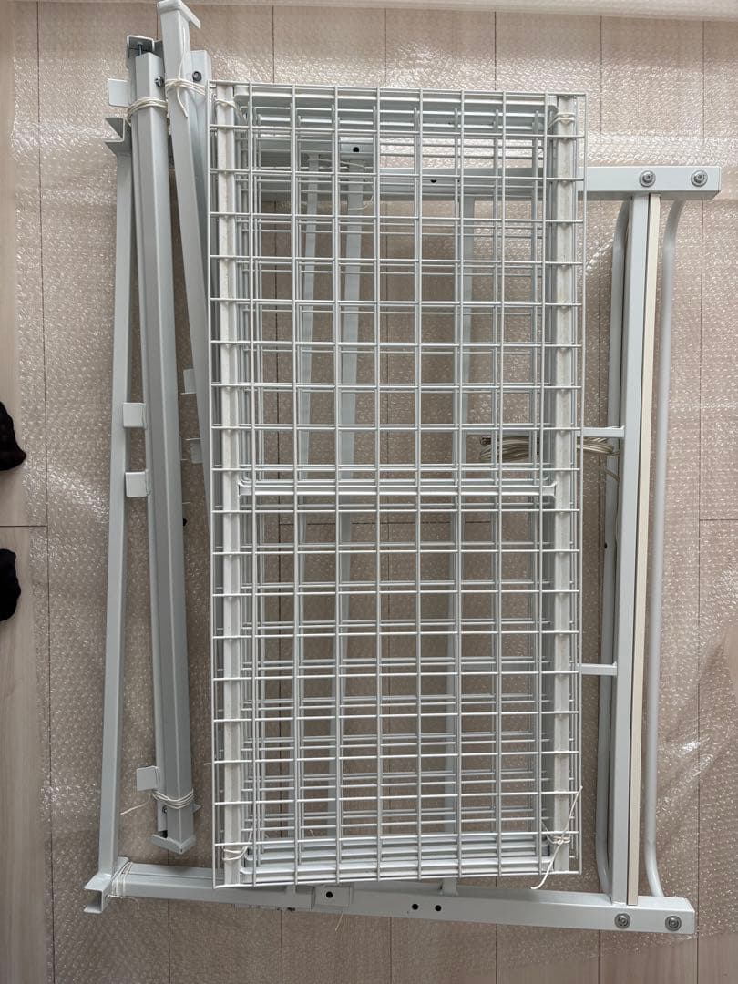 1/11までで大幅値下げ　シングルベッド メタルフレームのみ(写真あり)