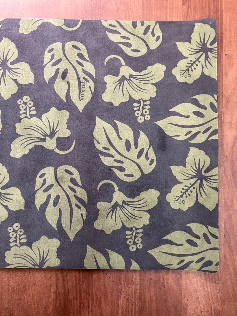 希少【PRADA/プラダ】ヨガマット　yoga エクササイズ　ハワイアン柄　箱付