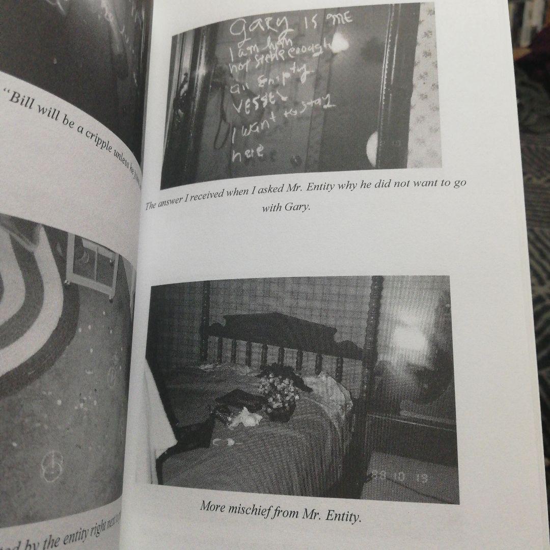 洋書 UNWELCOMED: The Moffitt Family Haunting