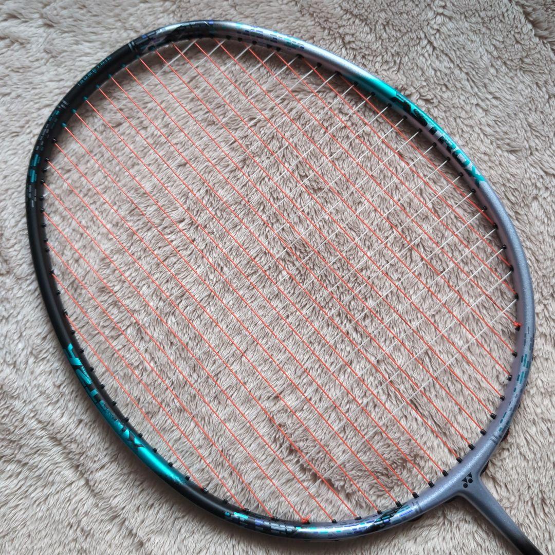 ヨネックスバドミントンラケット　アストロクス88sプロ　4UG6 2本セット