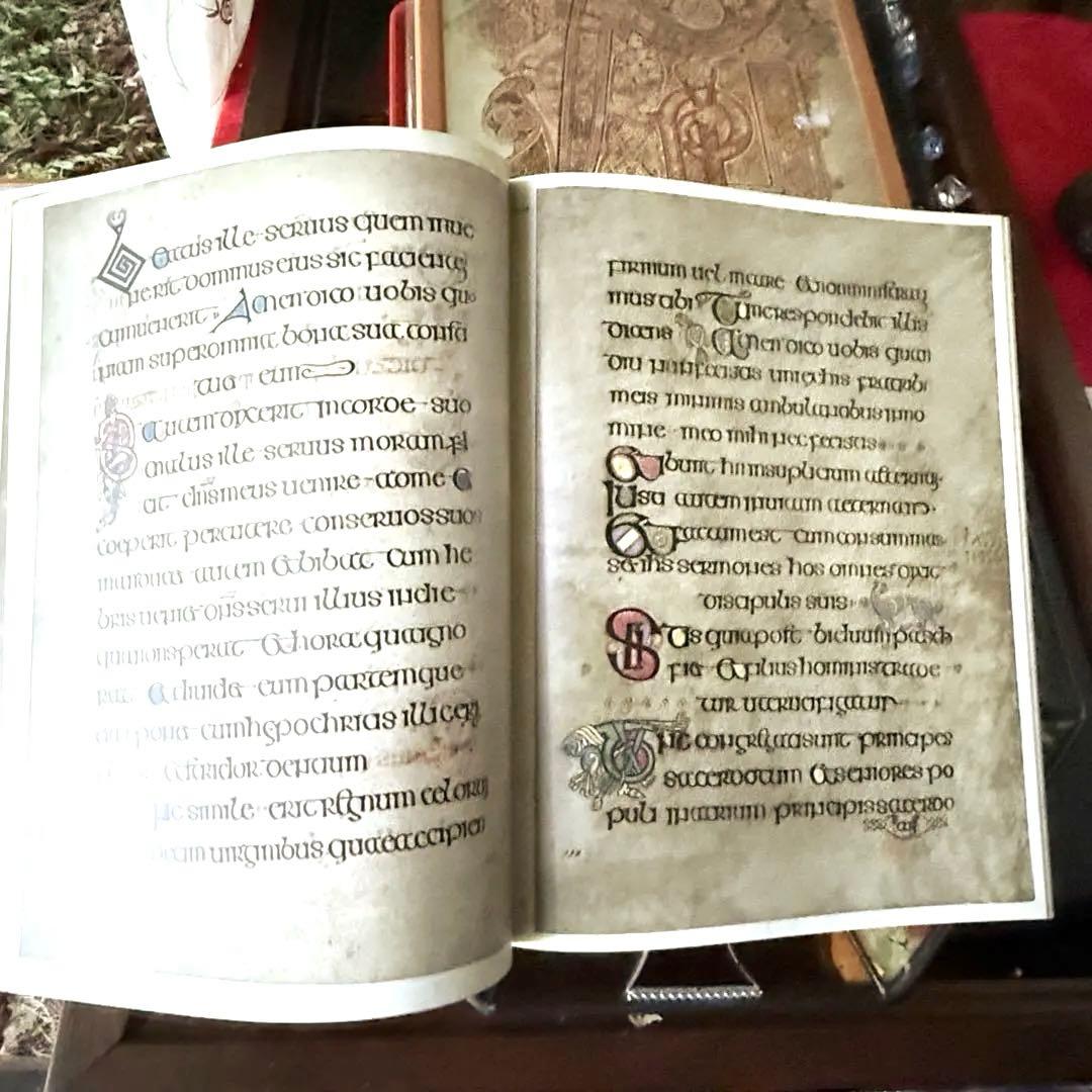 2182様感謝‼️至宝‼️世界で最も美しい本『ケルズの書』テムズ＆ハドソン社　洋書