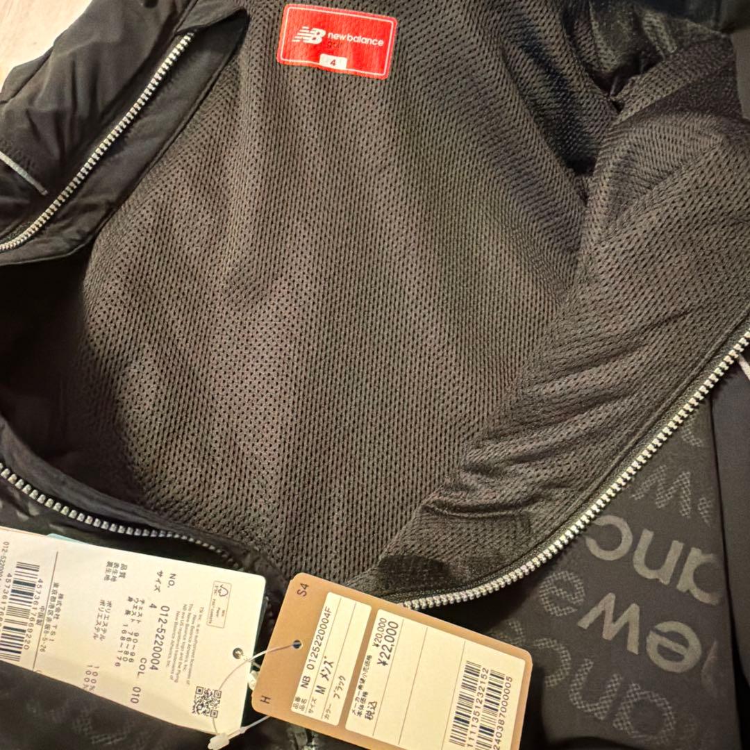 New Balance ブラックジャケット