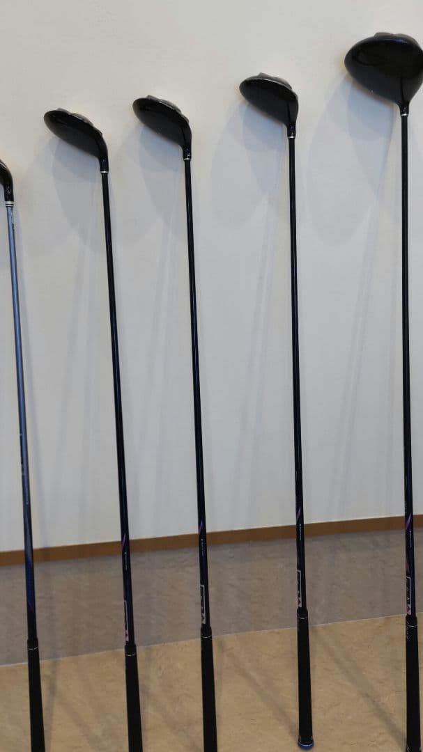 レディース☆ほぼ新品ゴルフバック&ゼクシオ6代目フル14本セット（傷あり）