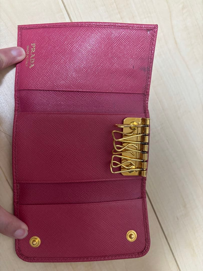 PRADA ピンク レザー キーケース