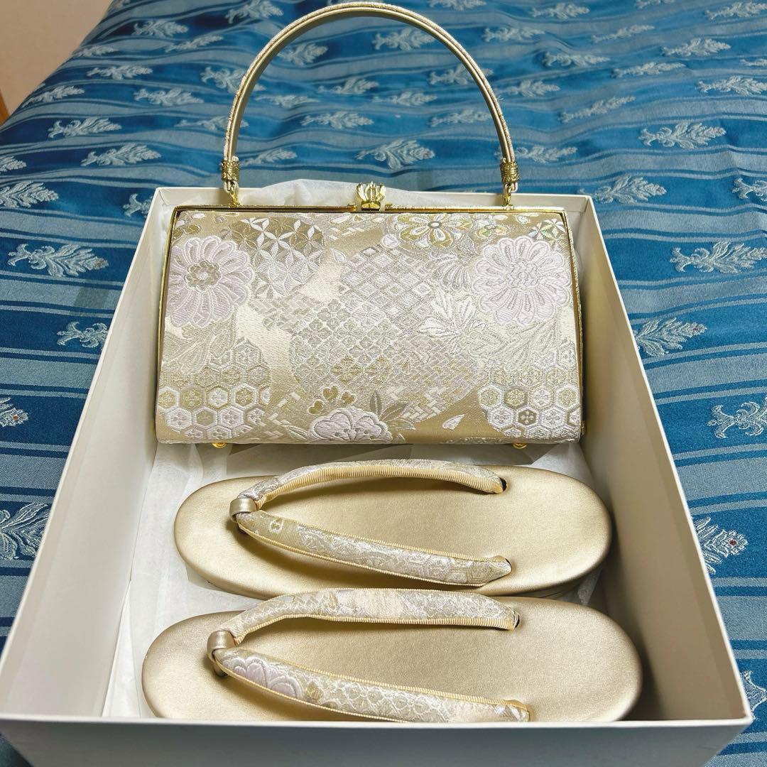 成人式　ゴールド花柄刺繍ハンドバッグと草履セット