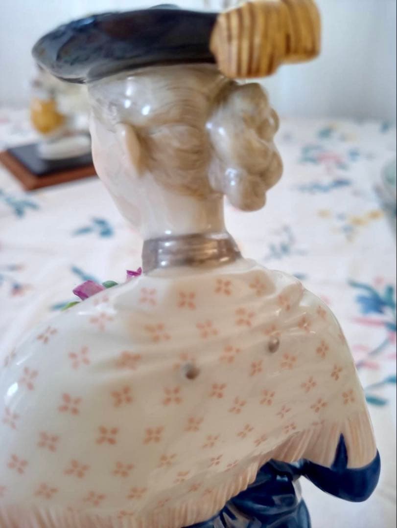 Nymphenburg ニンフェンブルグ　女性　フィギュリン　ドイツ製