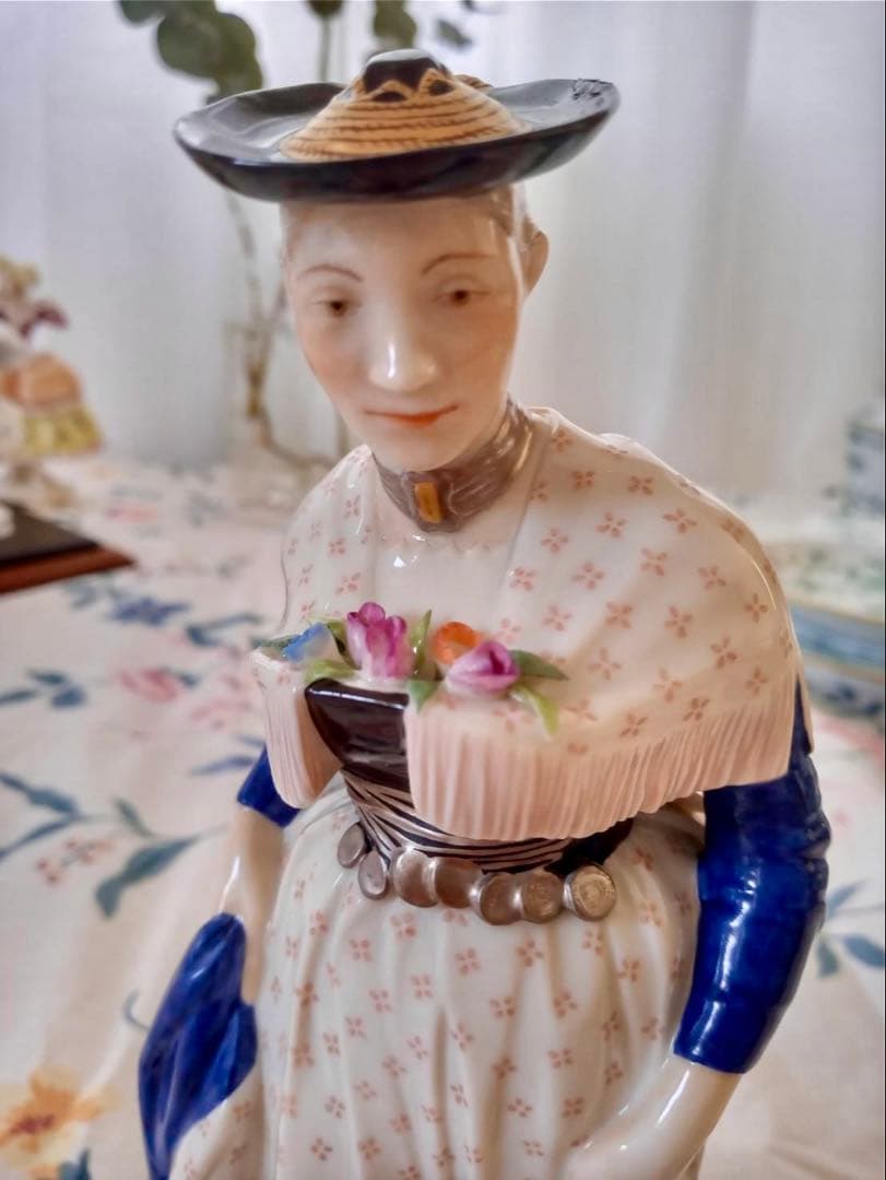 Nymphenburg ニンフェンブルグ　女性　フィギュリン　ドイツ製