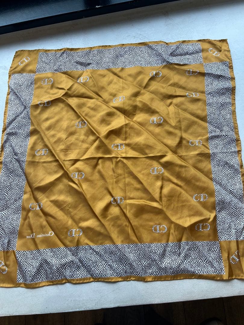 【極美品】ChristianDior シルクスカーフ マスタードキャメル　シルク