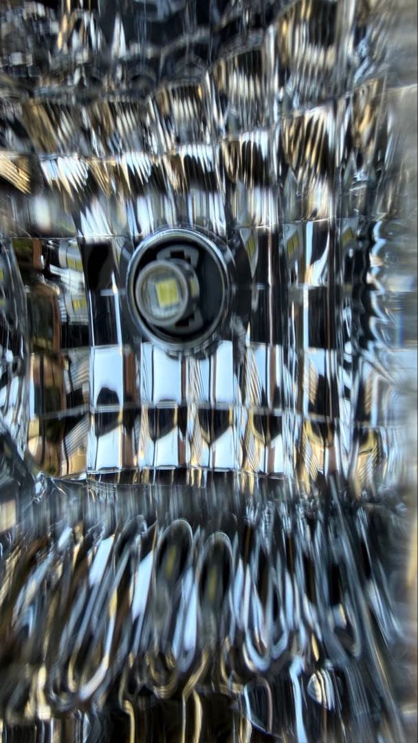 トヨタ200系純正ハイエース右テールランプ（一部LED）