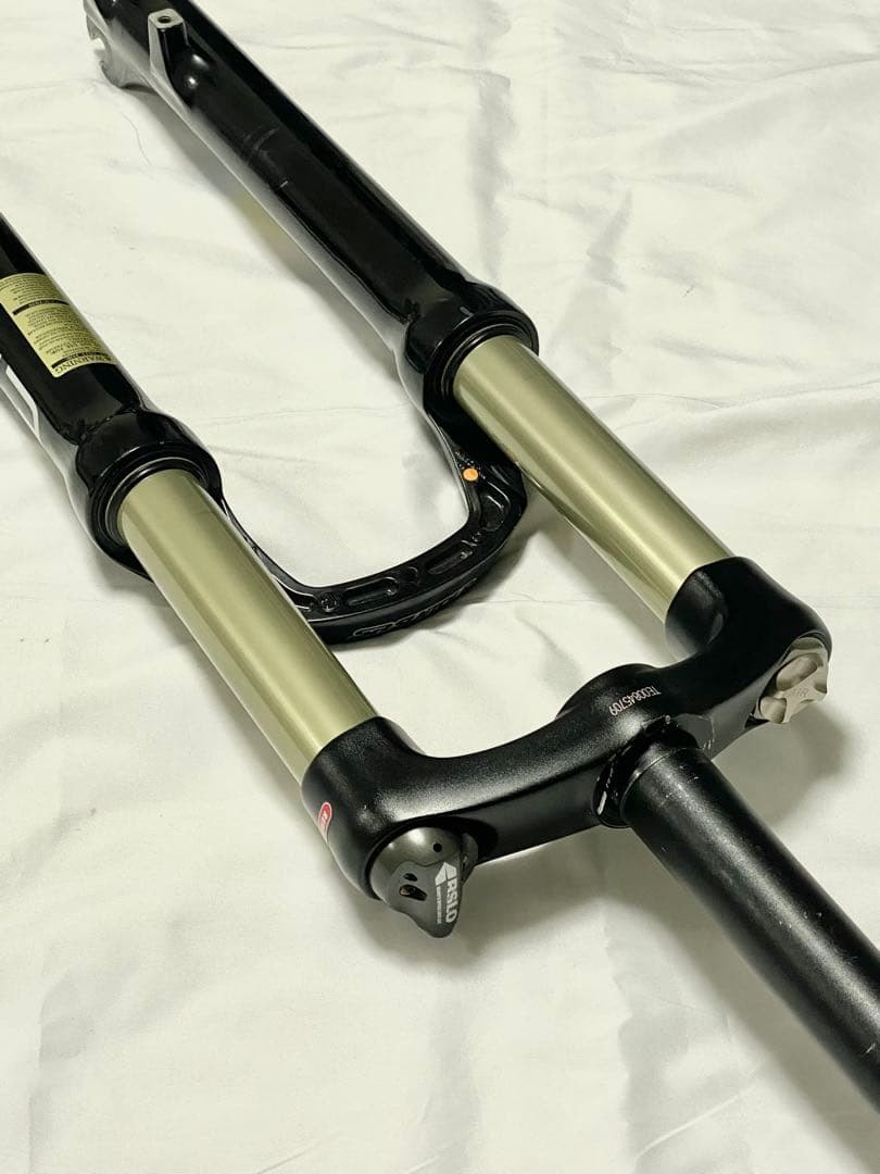 SR SUNTOUR EPICON 26インチ サスペンションフォーク 140㎜