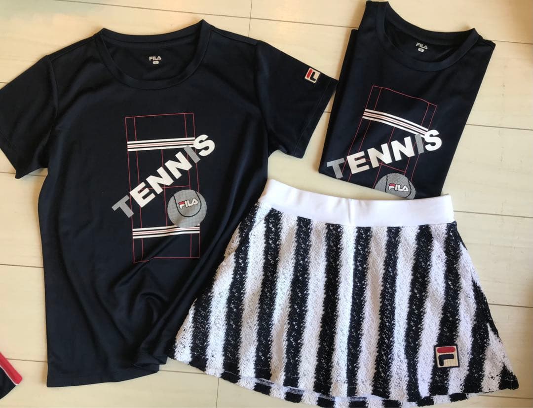 美品＊FILAフィラ＊レースのフレアースコートと赤のゆったりトップス上下セット